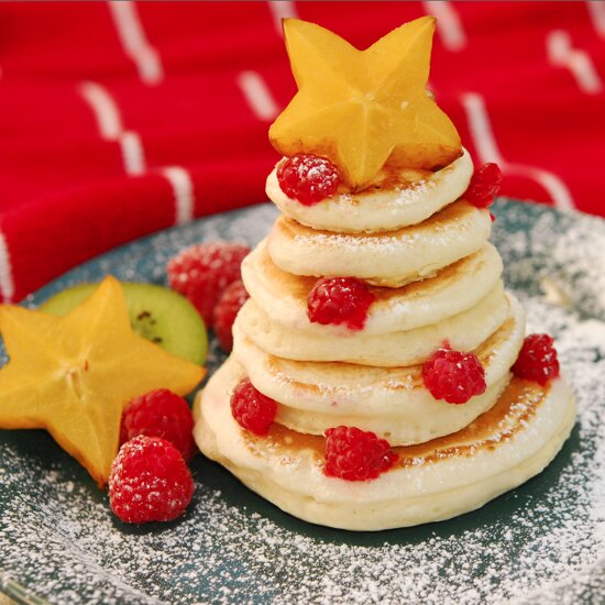 Christmas Tree Pancakes - Easy Christmas Breakfast Ideas